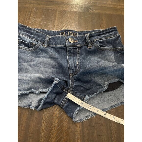 DL1961 Lightly Distressed Denim Cut-Off Mid-Rise Lola Blue Jean Shorts Size 26 - Picture 4 of 8